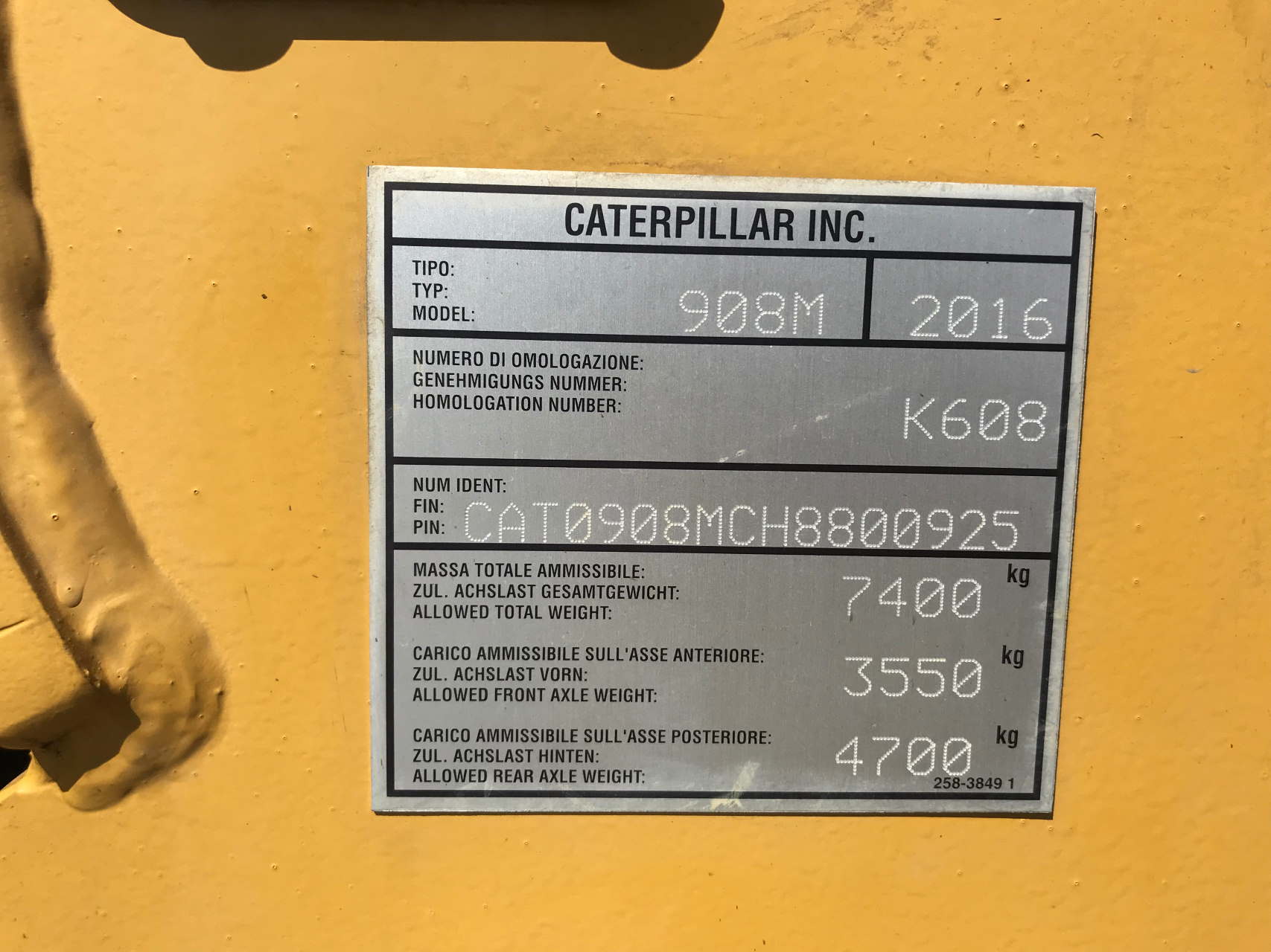 caterpillar 908M speeder